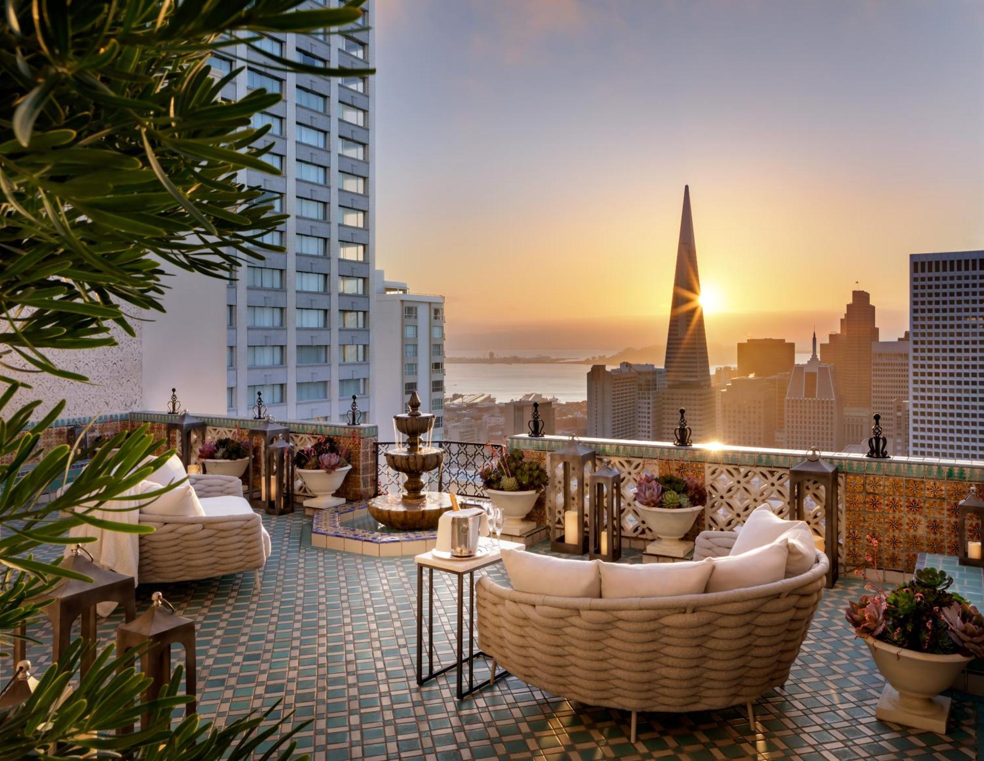 فندق فيرمونت سان فرانسيسكو المظهر الخارجي الصورة The rooftop bar at the Four Seasons Hotel